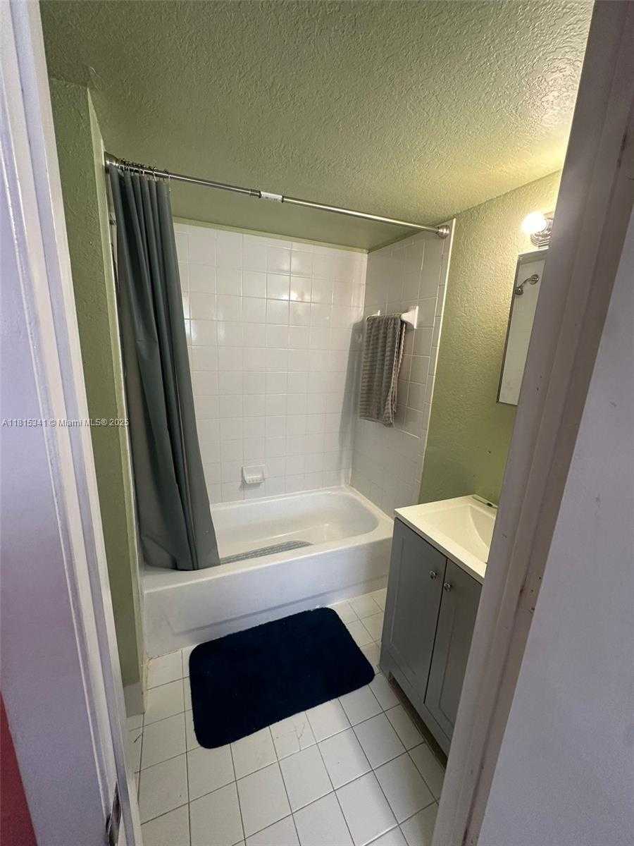 Small Image of Miami Number 11