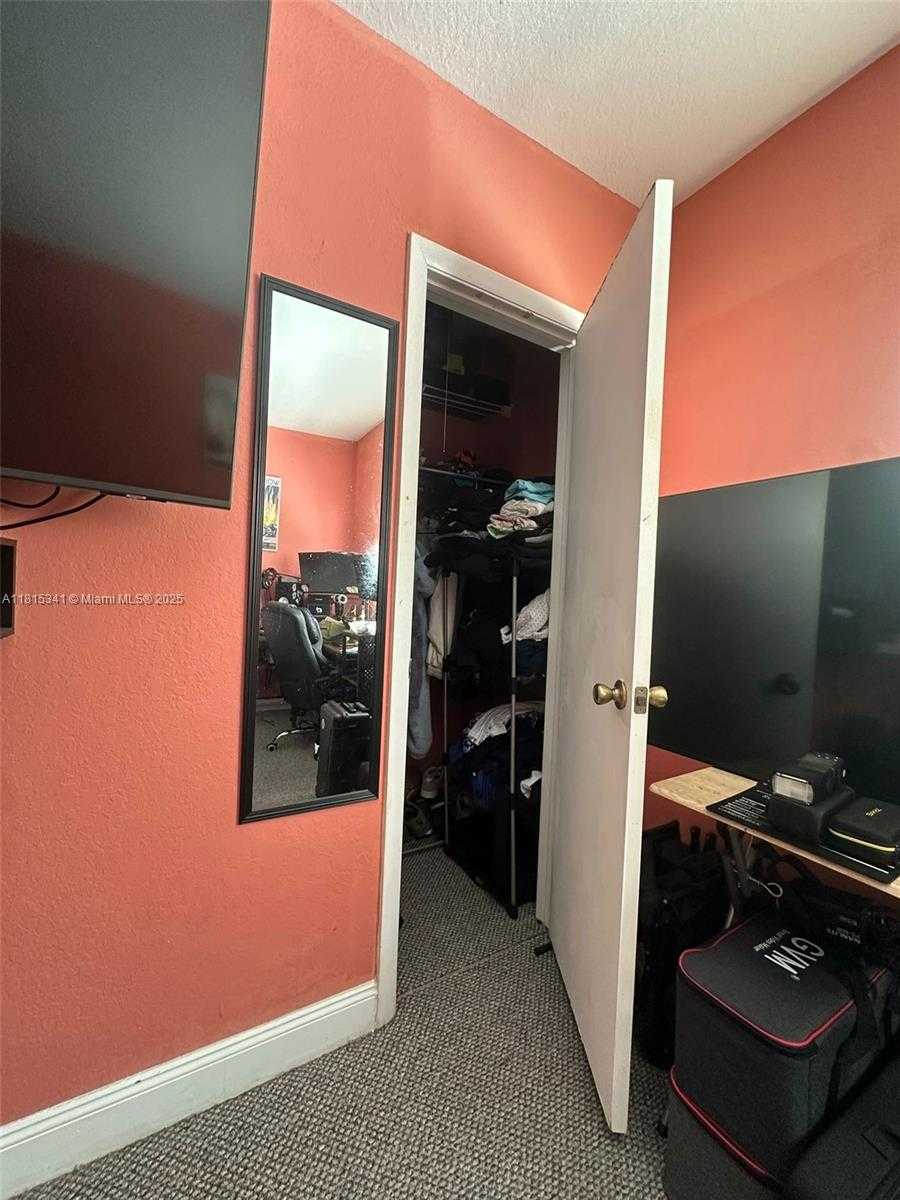 Small Image of Miami Number 12