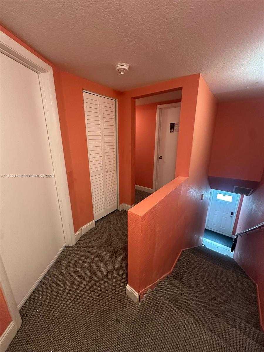 Small Image of Miami Number 16