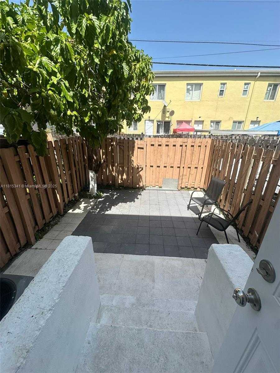 Small Image of Miami Number 21