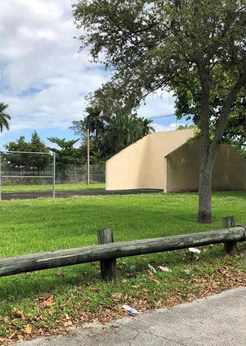 Small Image of Miami Number 24