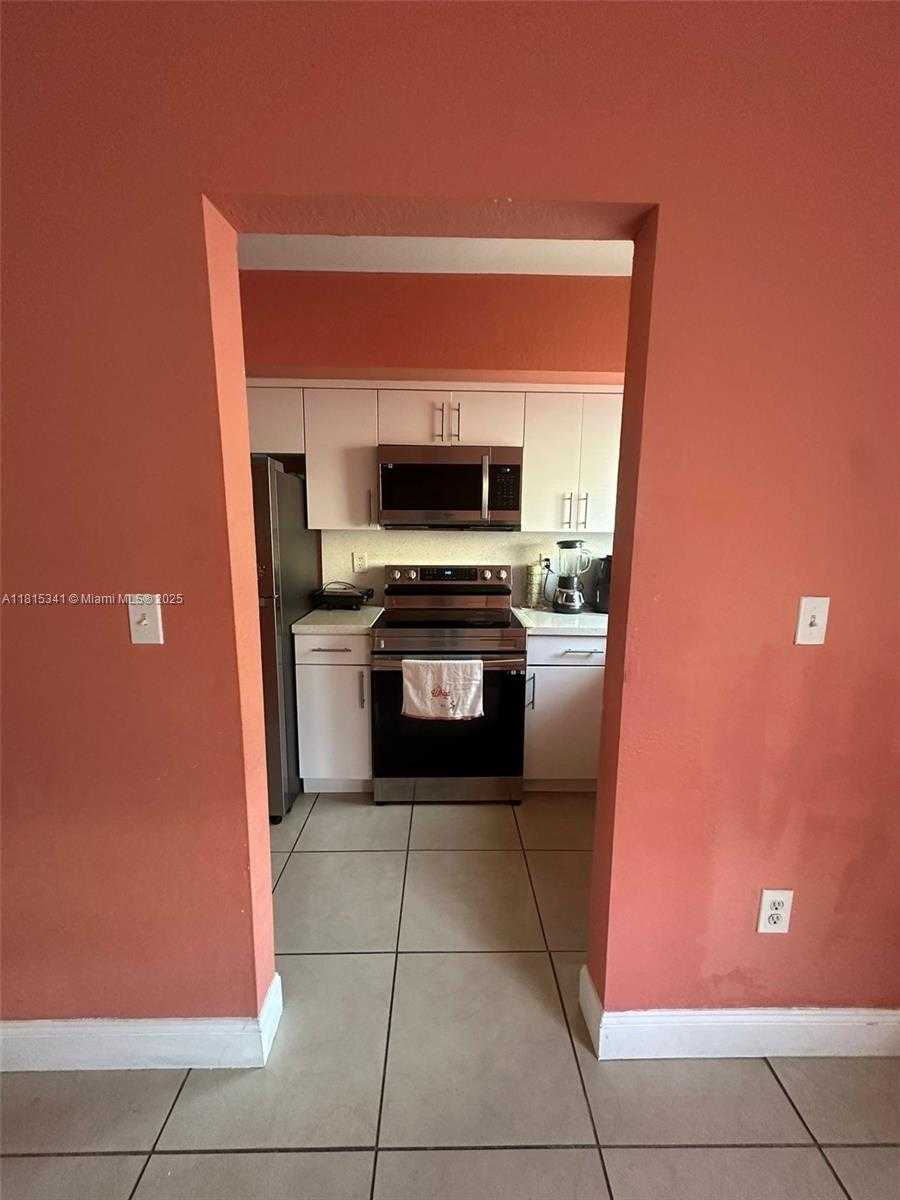 Small Image of Miami Number 4
