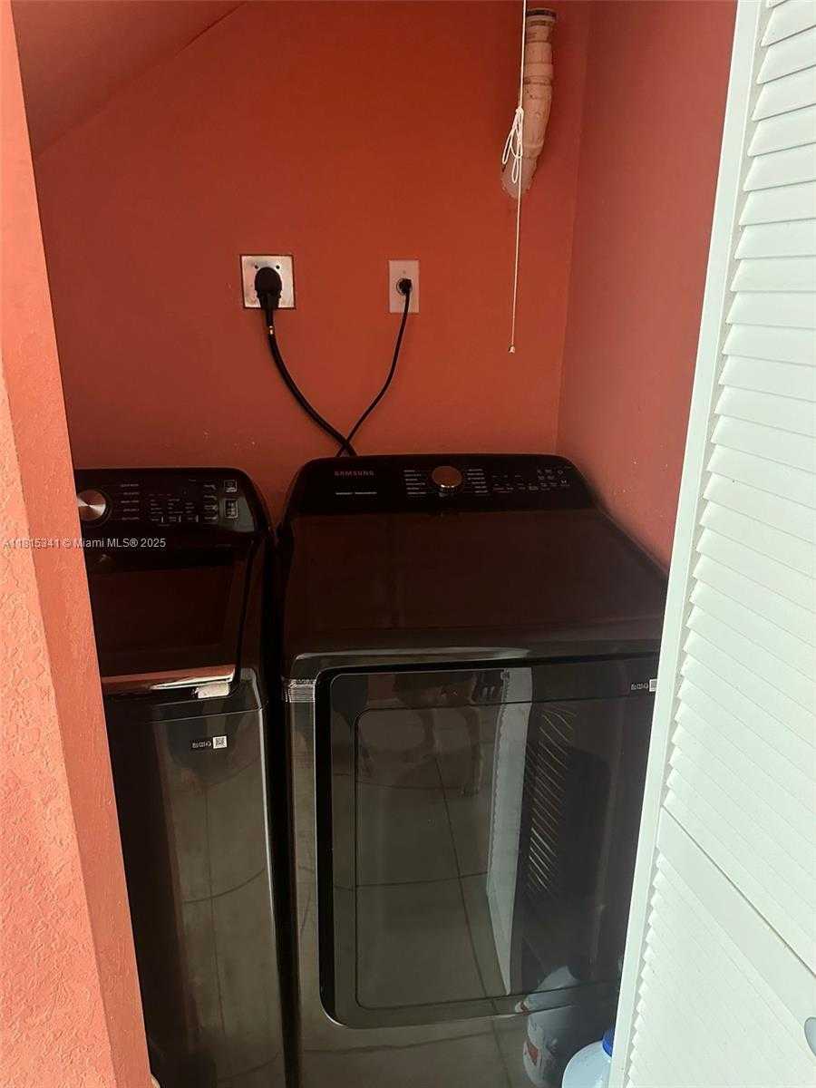 Small Image of Miami Number 8