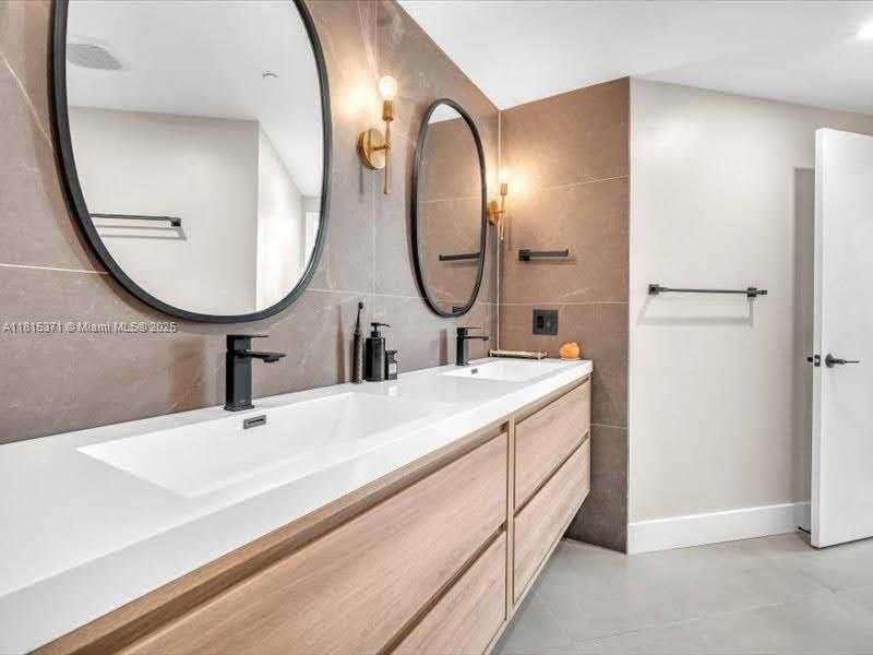 Small Image of 55 SOUTH EAST 6TH ST #2902, Miami Number 10