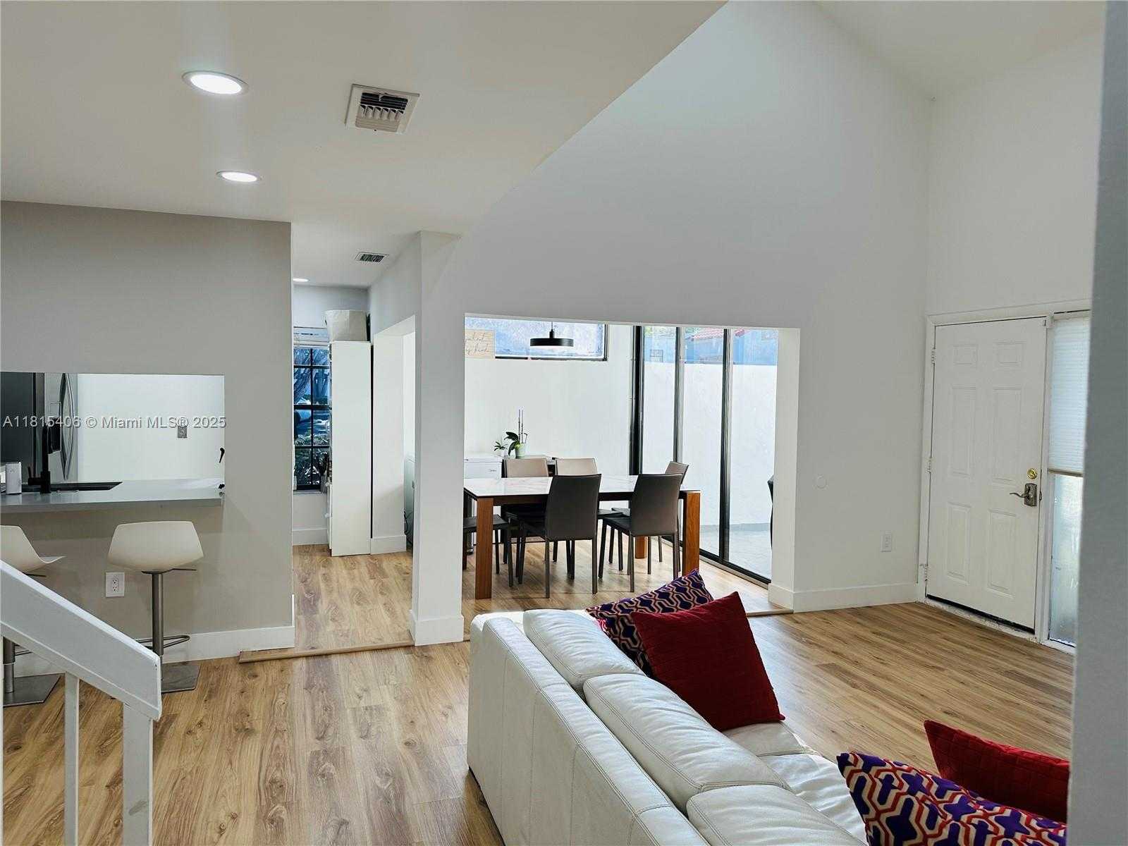 Small Image of 20903 LEEWARD CT #311-1, Aventura Number 10