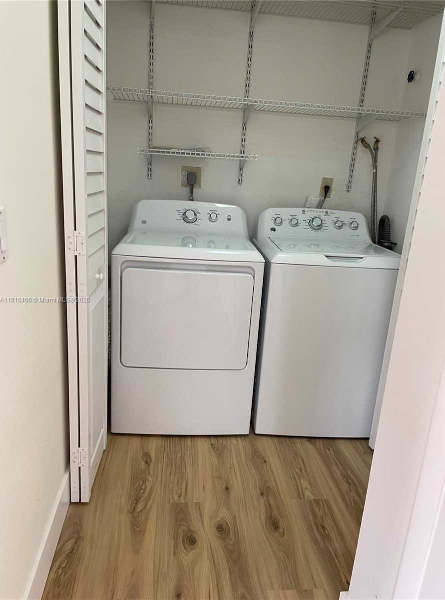 Small Image of 20903 LEEWARD CT #311-1, Aventura Number 16