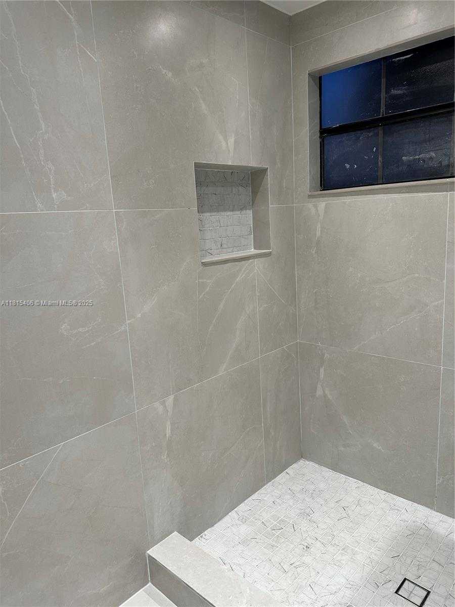 Small Image of 20903 LEEWARD CT #311-1, Aventura Number 22