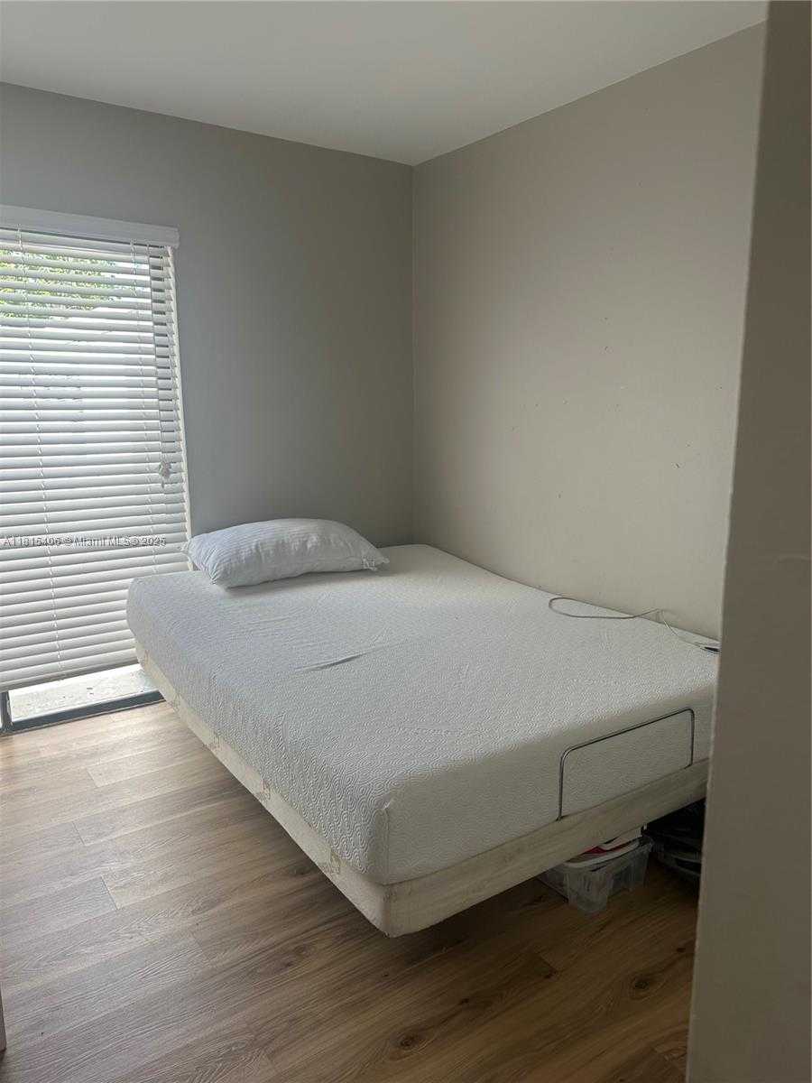Small Image of 20903 LEEWARD CT #311-1, Aventura Number 28