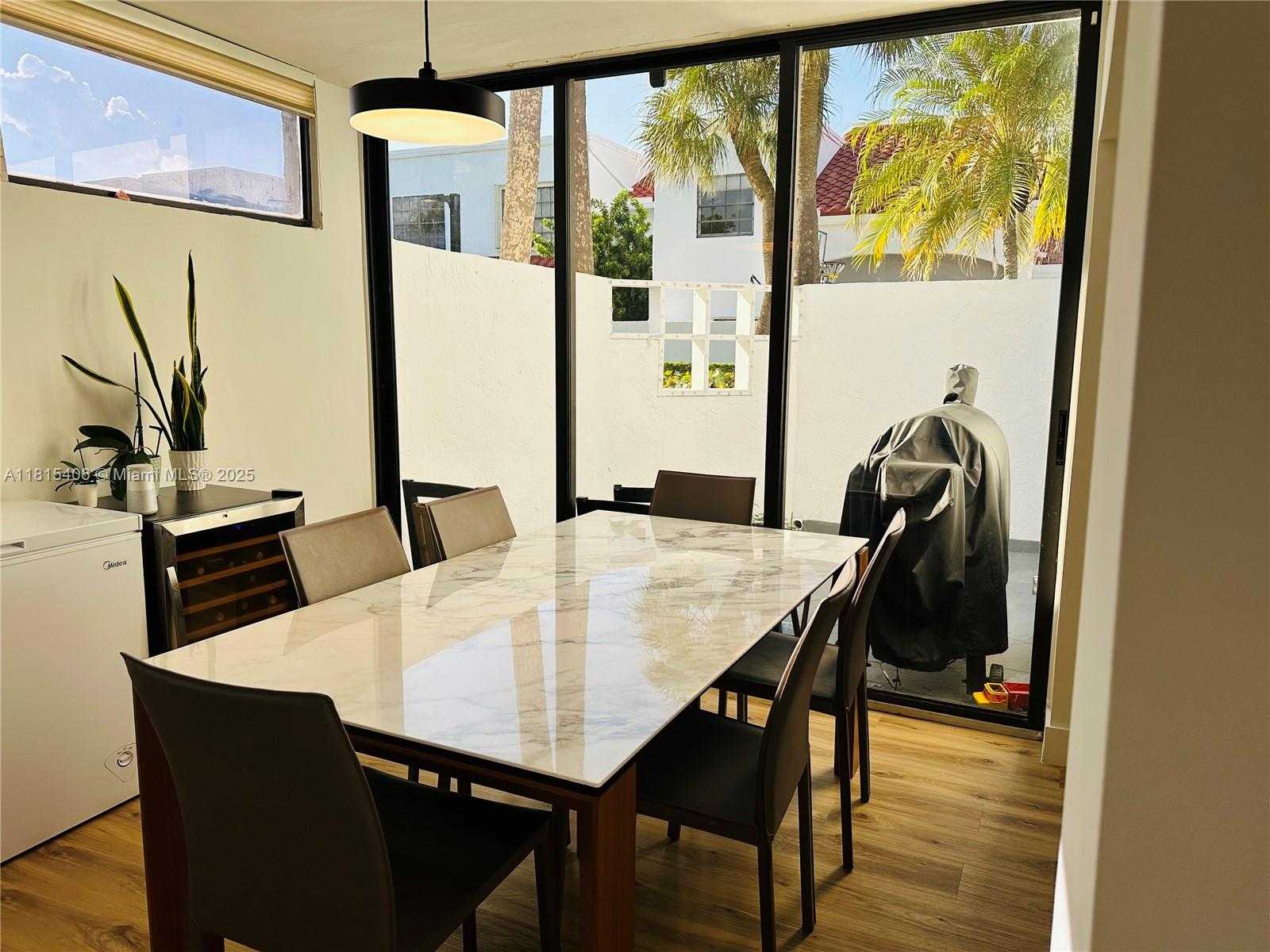 Small Image of 20903 LEEWARD CT #311-1, Aventura Number 5