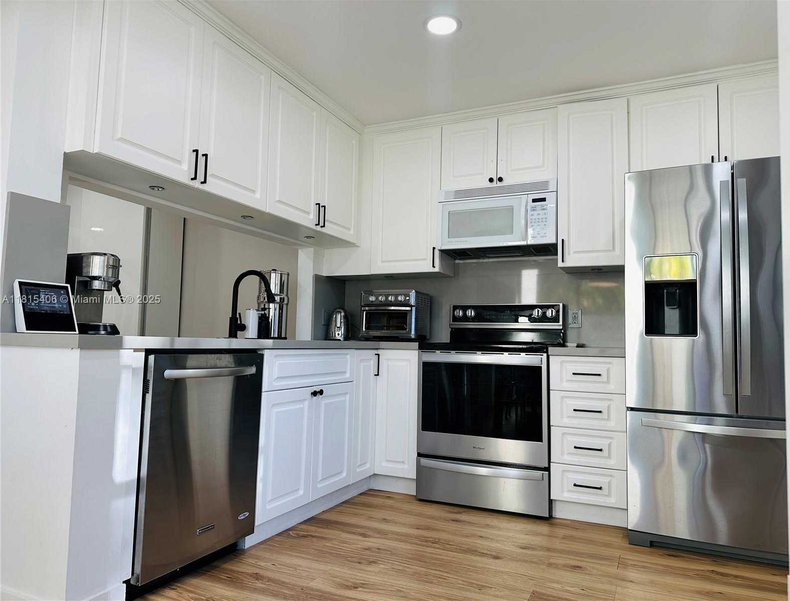 Small Image of 20903 LEEWARD CT #311-1, Aventura Number 8