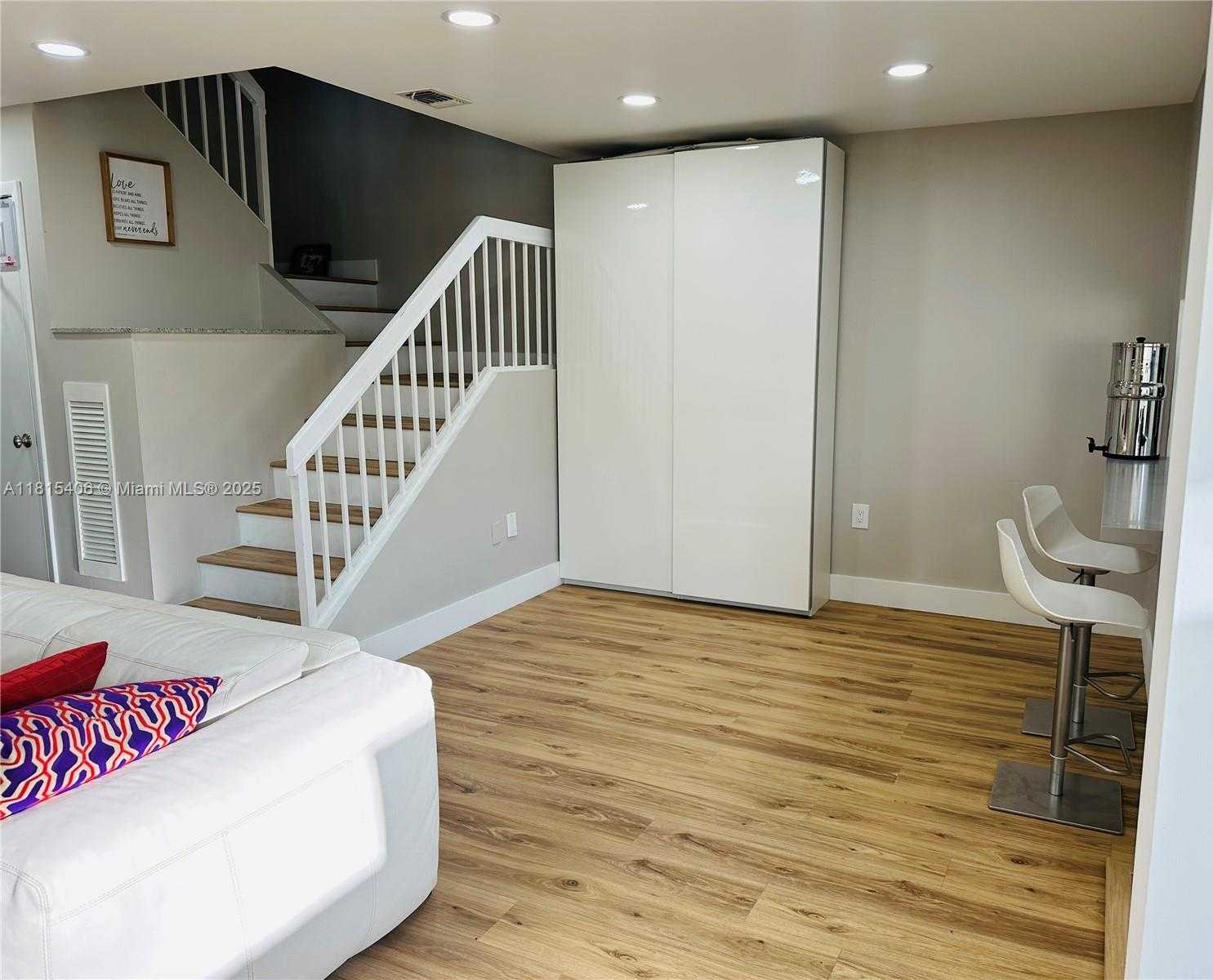 Small Image of 20903 LEEWARD CT #311-1, Aventura Number 9