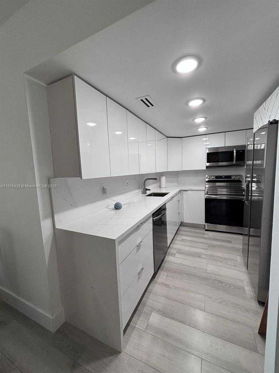 Small Image of 300 BAYVIEW DR #214, Sunny Isles Beach Number 12