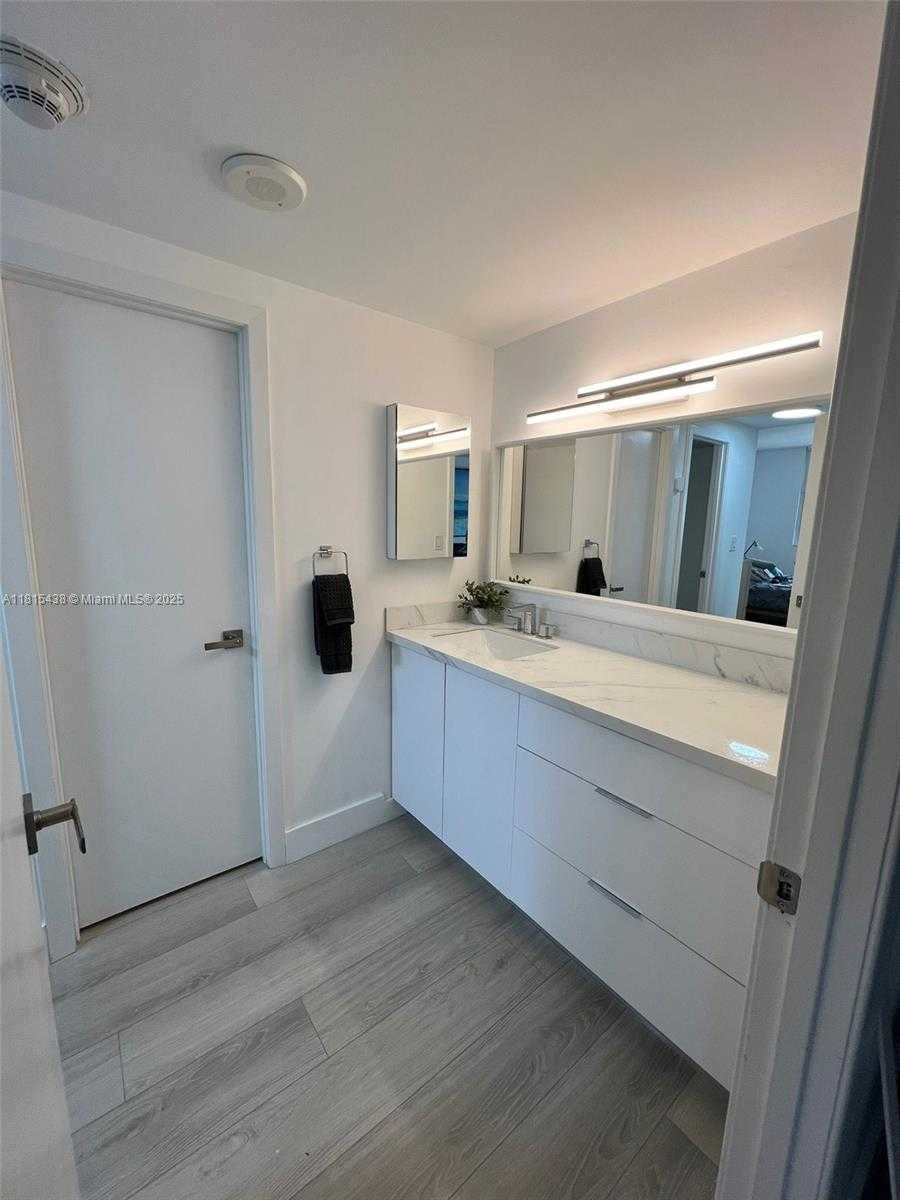 Small Image of 300 BAYVIEW DR #214, Sunny Isles Beach Number 15