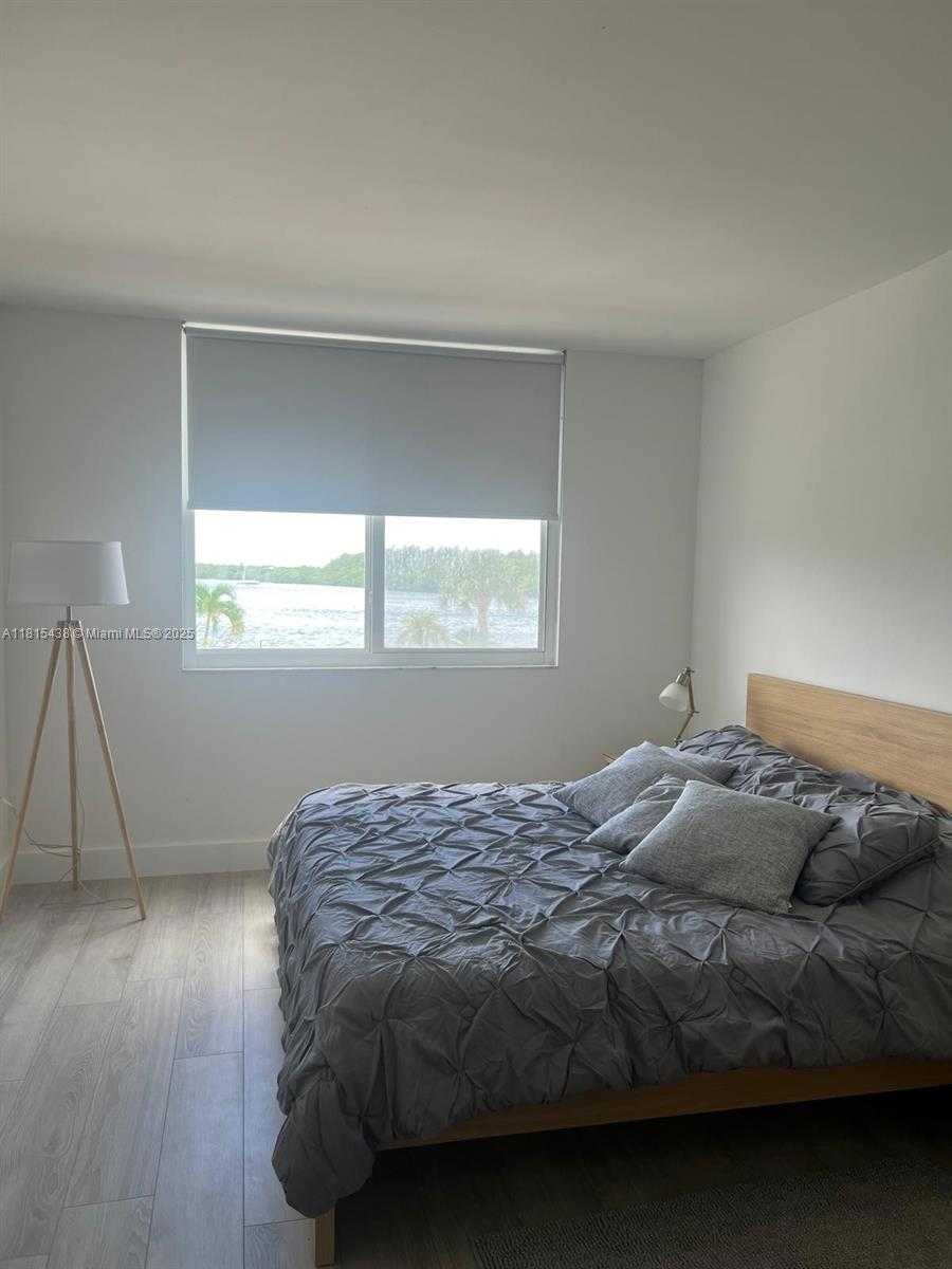 Small Image of 300 BAYVIEW DR #214, Sunny Isles Beach Number 19