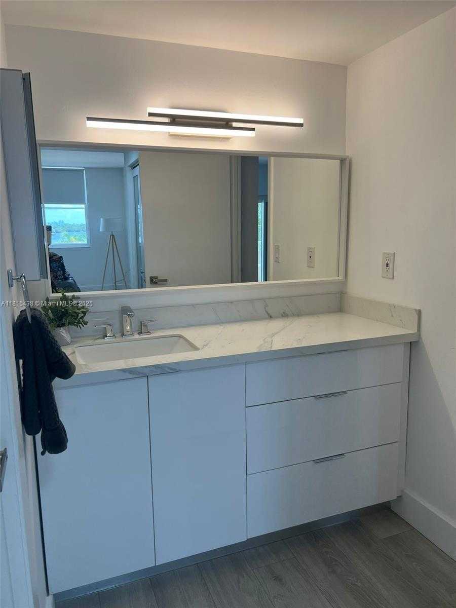 Small Image of 300 BAYVIEW DR #214, Sunny Isles Beach Number 20