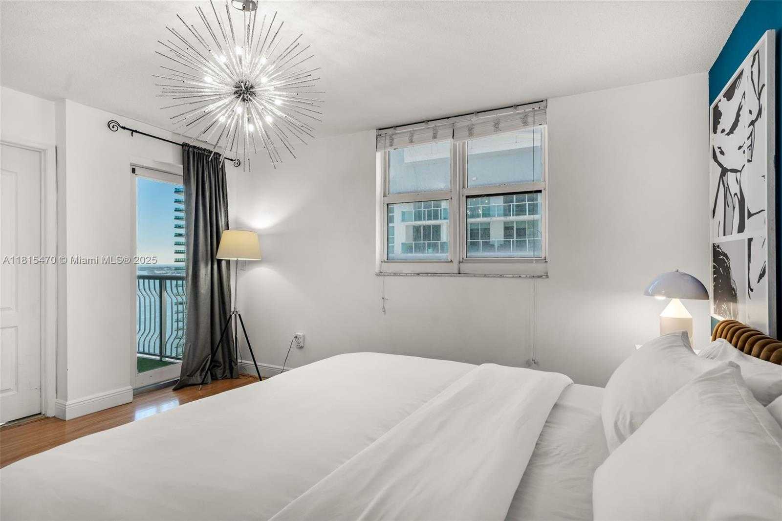 Small Image of 1200 BRICKELL BAY DR #2409, Miami Number 18