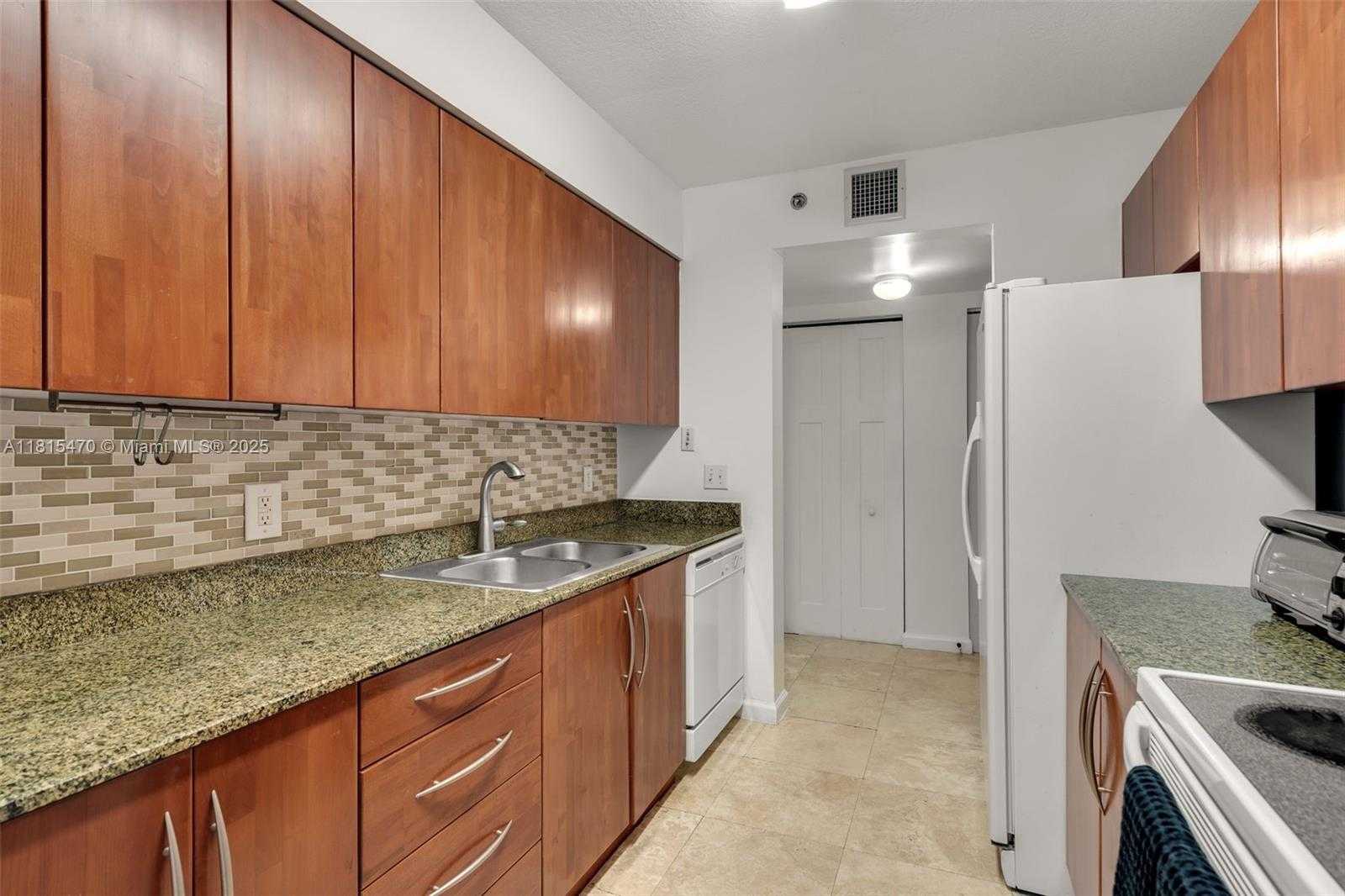 Small Image of 1200 BRICKELL BAY DR #2409, Miami Number 19