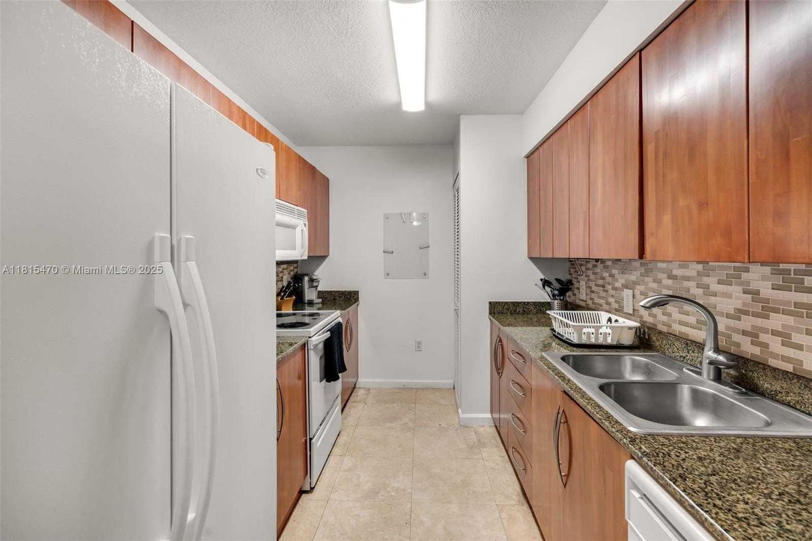 Small Image of 1200 BRICKELL BAY DR #2409, Miami Number 20