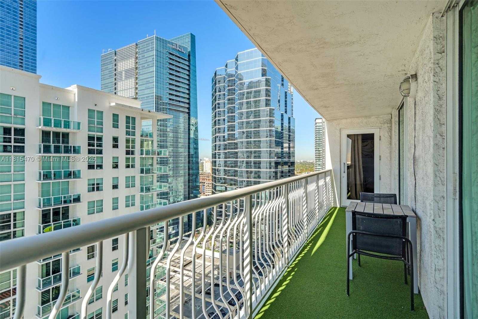 Small Image of 1200 BRICKELL BAY DR #2409, Miami Number 3