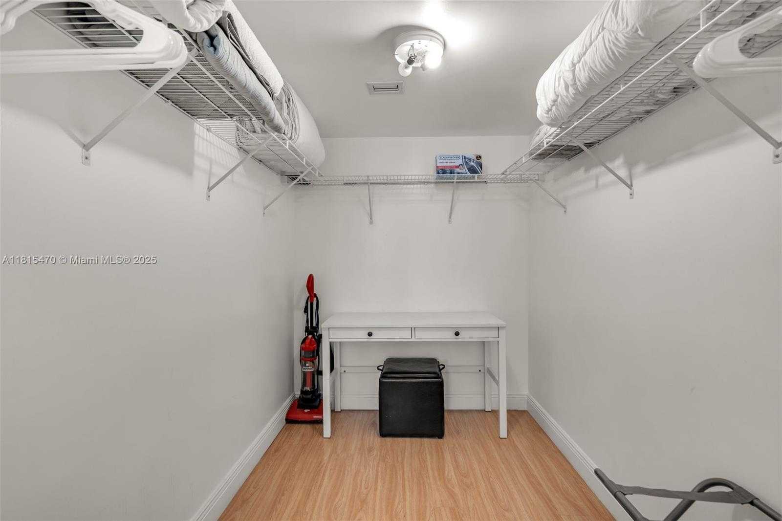 Small Image of 1200 BRICKELL BAY DR #2409, Miami Number 6