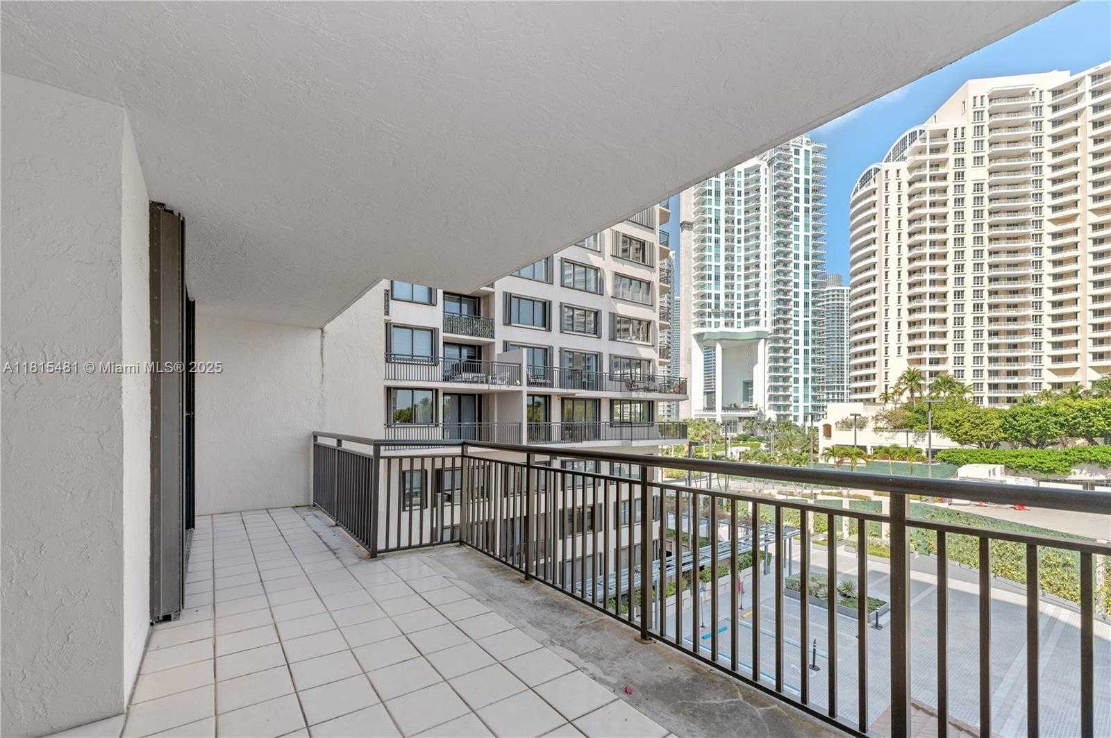 Small Image of 540 BRICKELL KEY DR #600, Miami Number 18