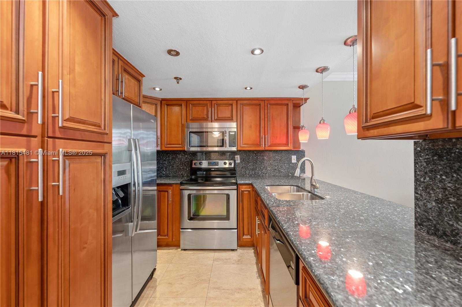 Small Image of 540 BRICKELL KEY DR #600, Miami Number 2