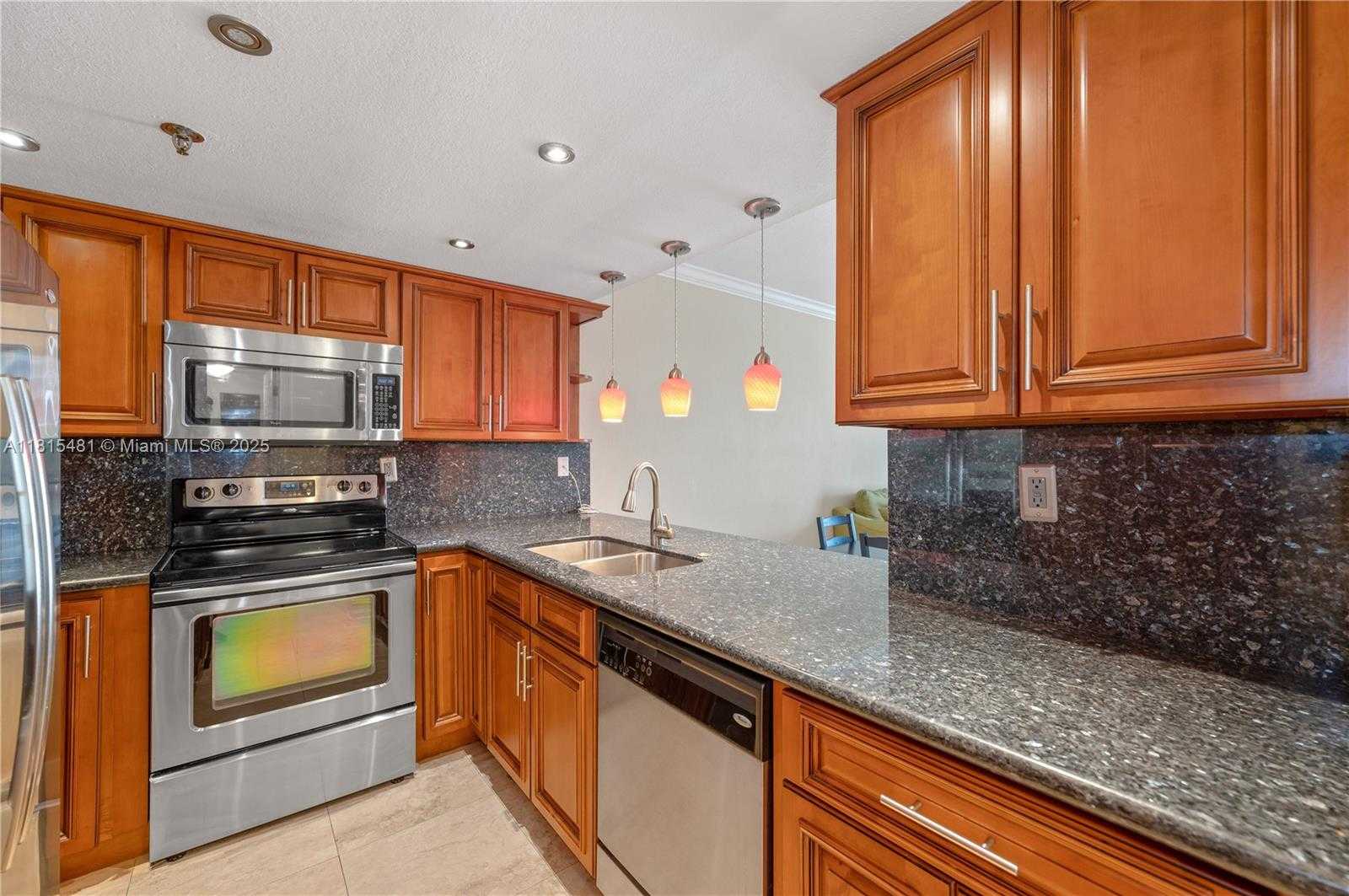 Small Image of 540 BRICKELL KEY DR #600, Miami Number 3