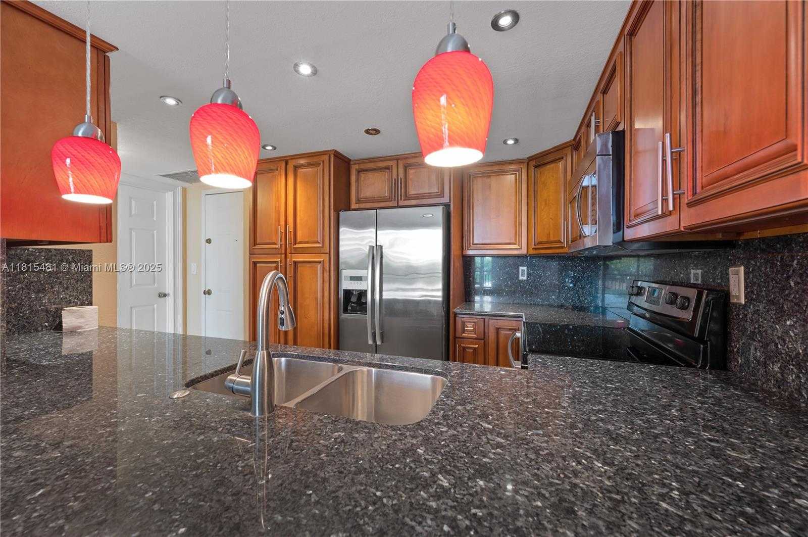 Small Image of 540 BRICKELL KEY DR #600, Miami Number 4