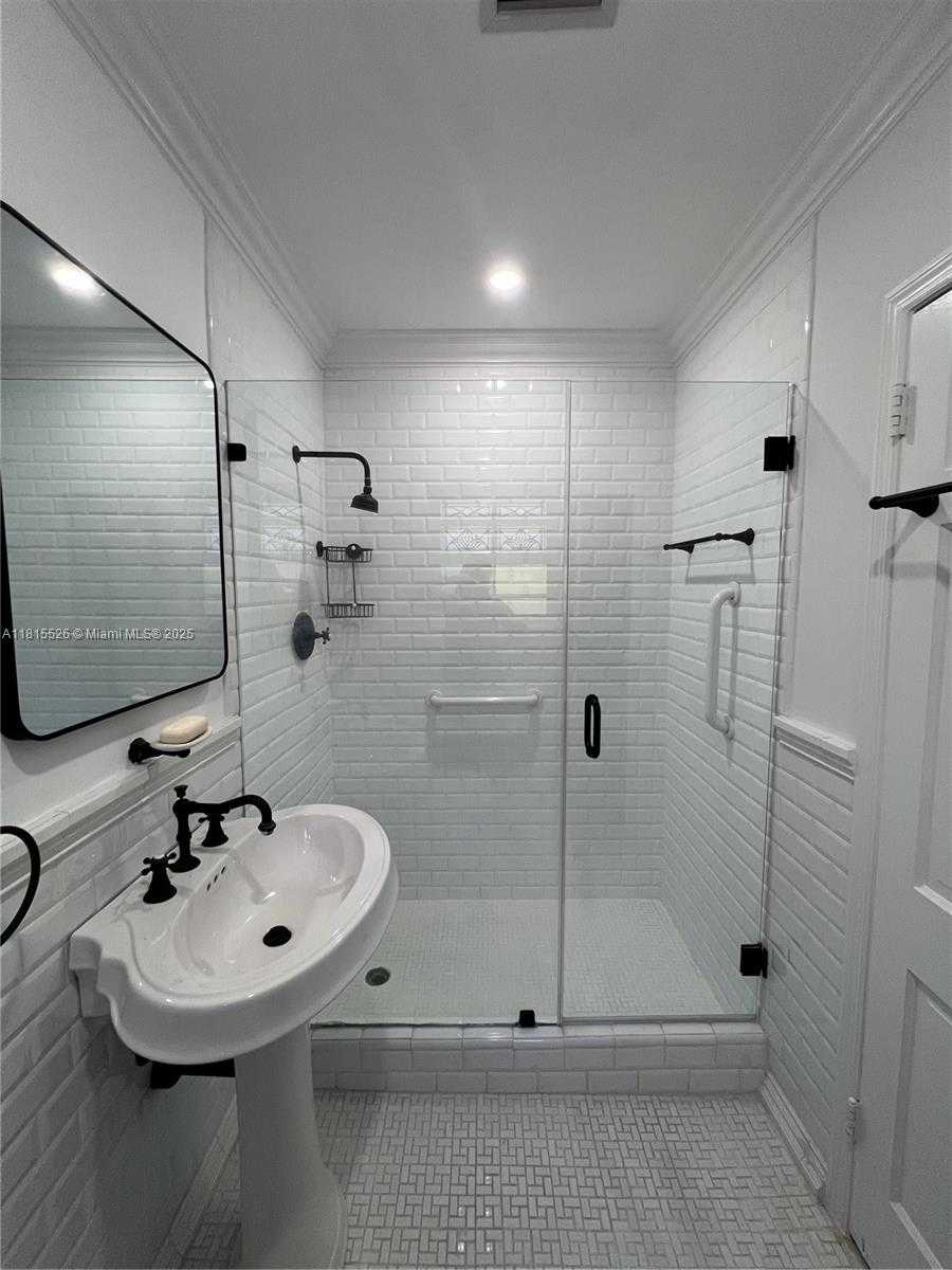Small Image of 1452 URBINO AVE, Coral Gables Number 12