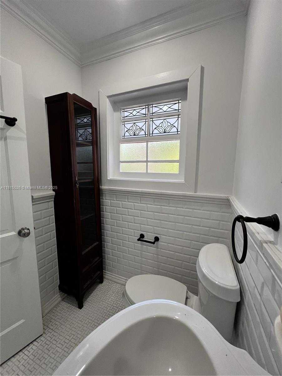 Small Image of 1452 URBINO AVE, Coral Gables Number 14