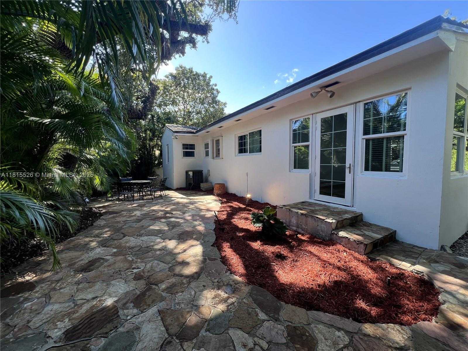 Small Image of 1452 URBINO AVE, Coral Gables Number 16