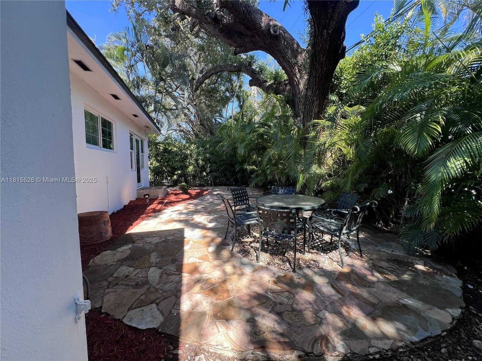 Small Image of 1452 URBINO AVE, Coral Gables Number 17