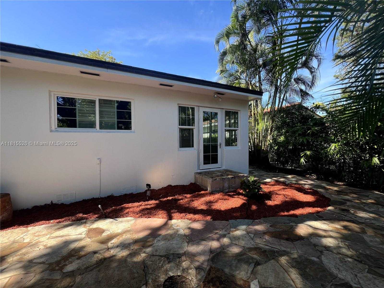Small Image of 1452 URBINO AVE, Coral Gables Number 18