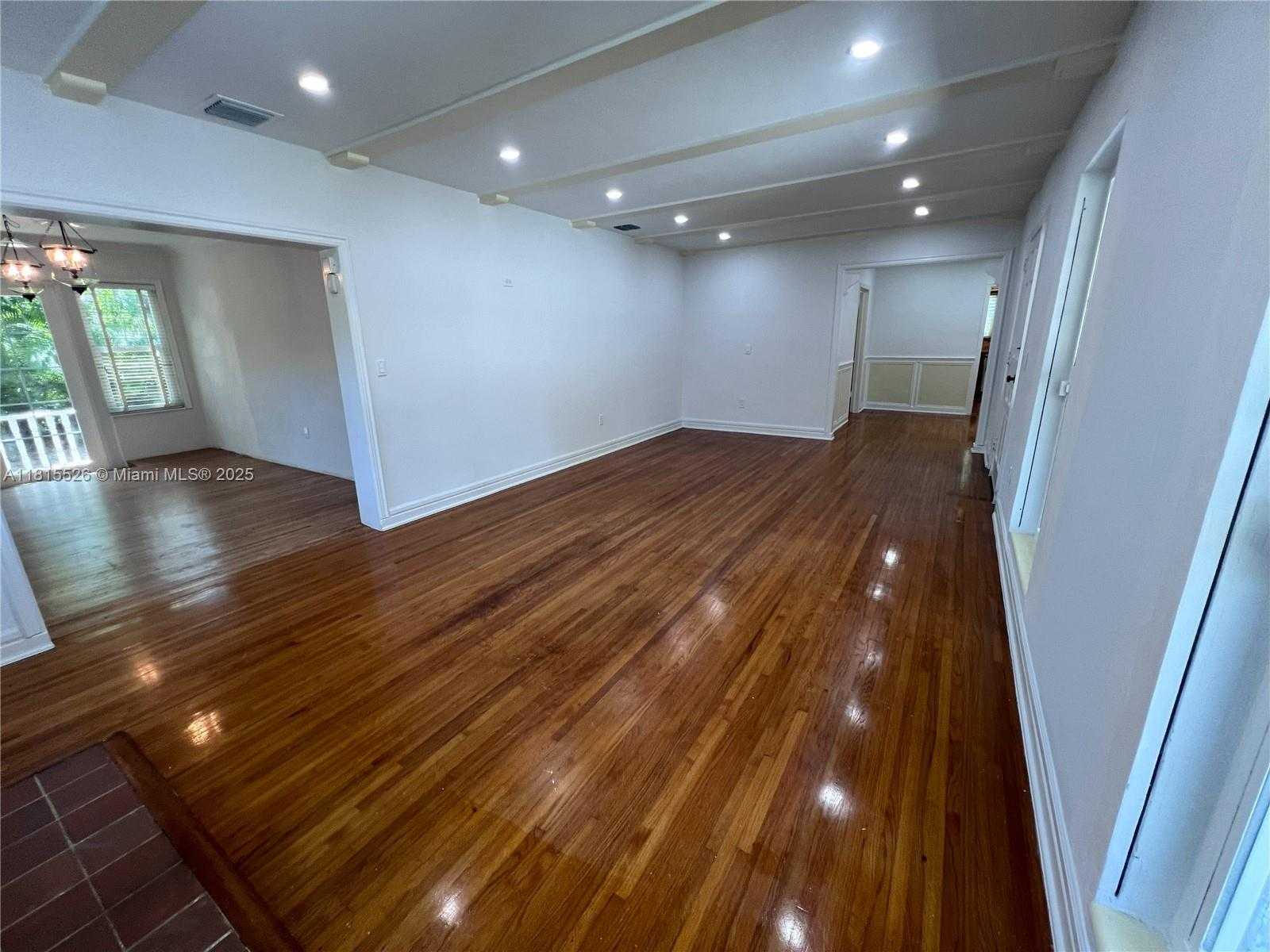 Small Image of 1452 URBINO AVE, Coral Gables Number 24