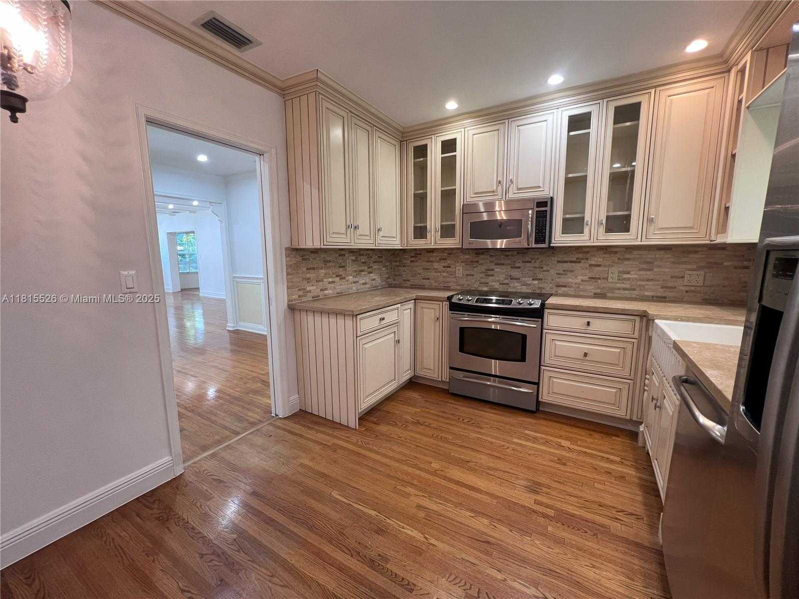 Small Image of 1452 URBINO AVE, Coral Gables Number 3