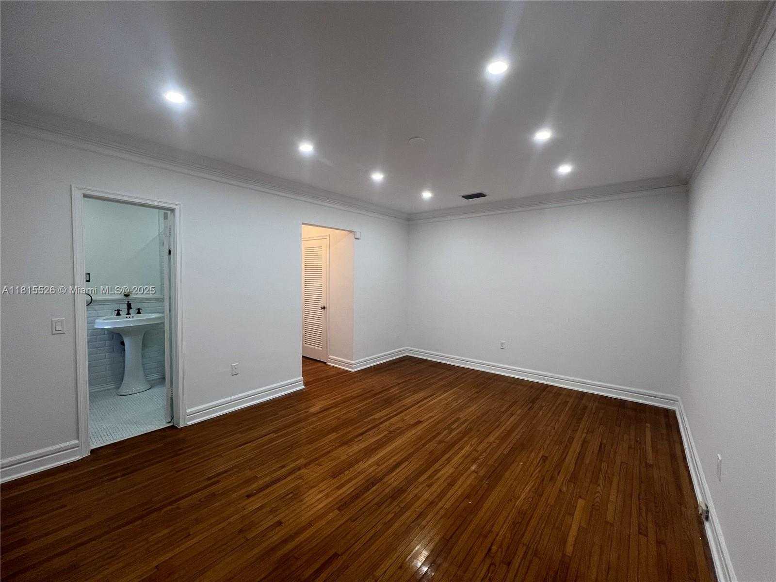 Small Image of 1452 URBINO AVE, Coral Gables Number 6