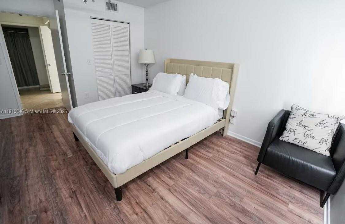 Small Image of 19601 EAST COUNTRY CLUB DRIVE #7-203, Aventura Number 14