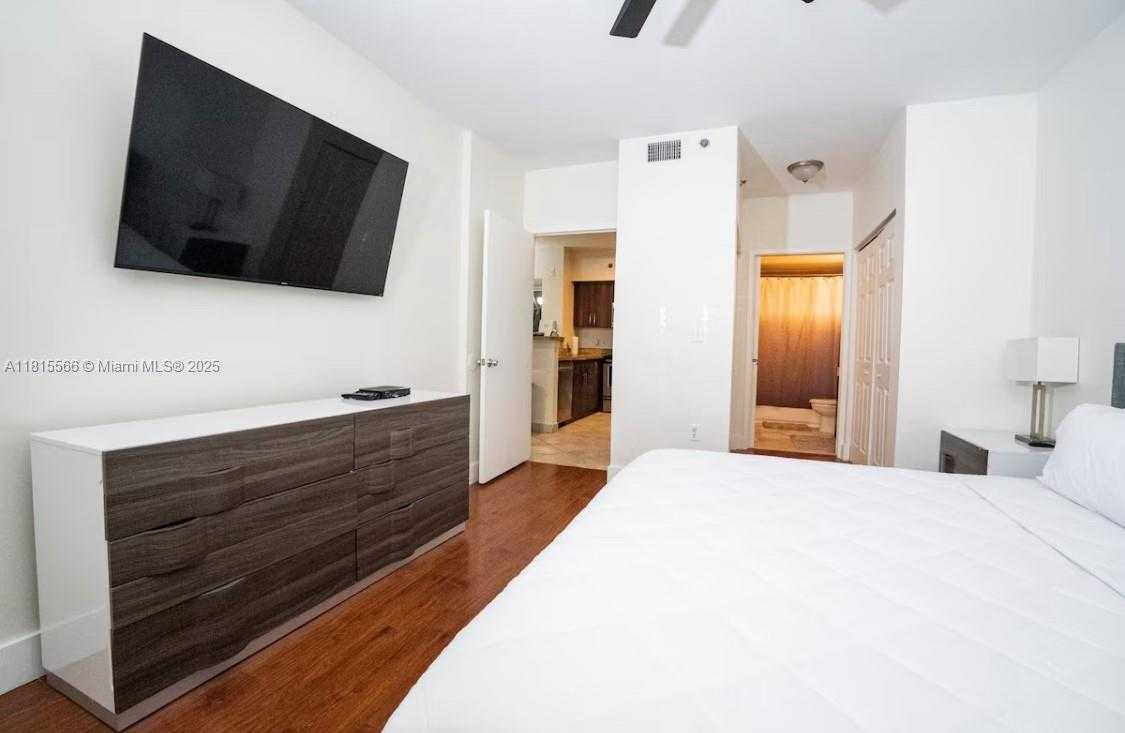 Small Image of 19801 EAST COUNTRY CLUB DRIVE #4-103, Aventura Number 12