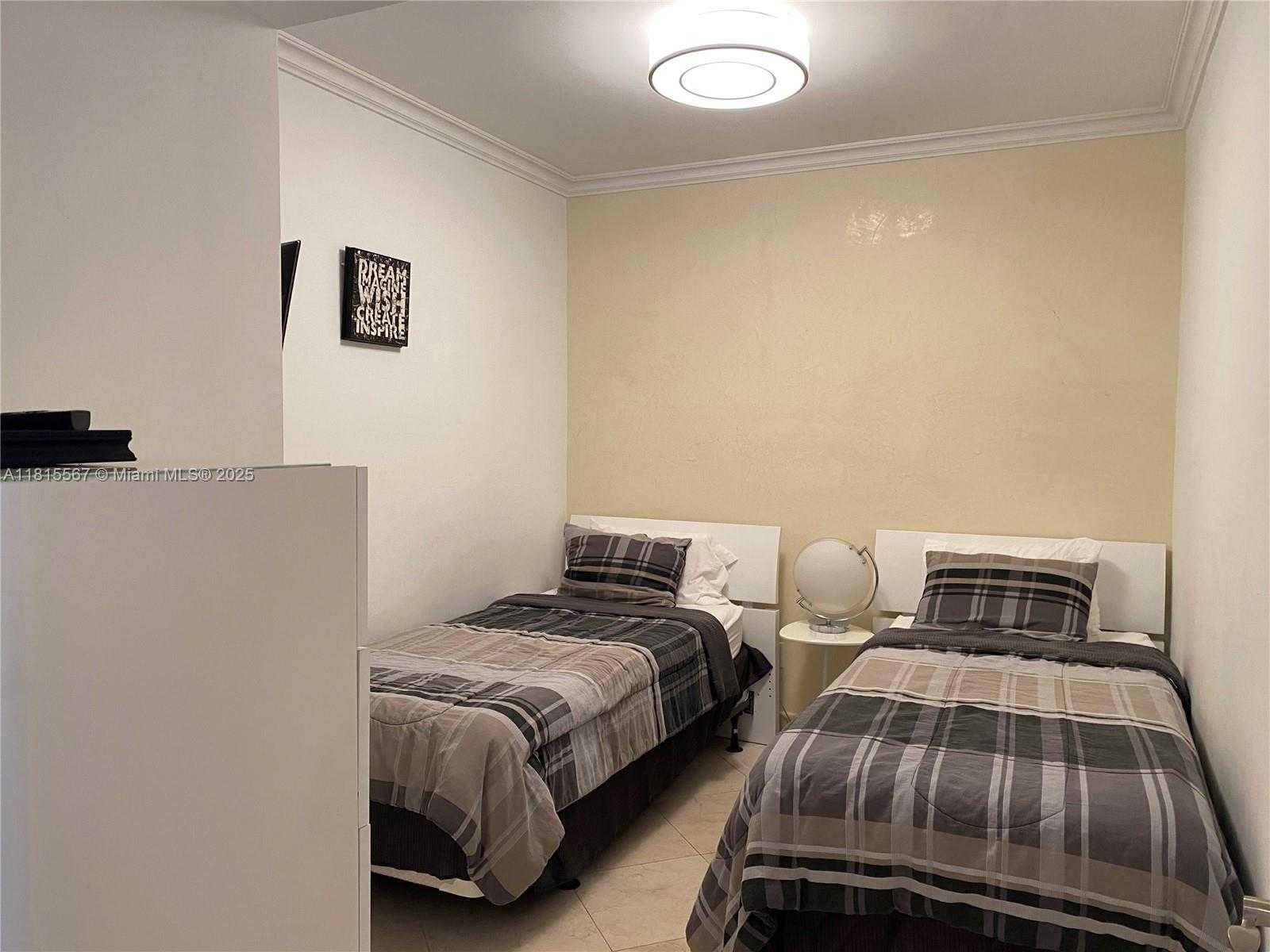Small Image of 4779 COLLINS AV #3008, Miami Beach Number 2