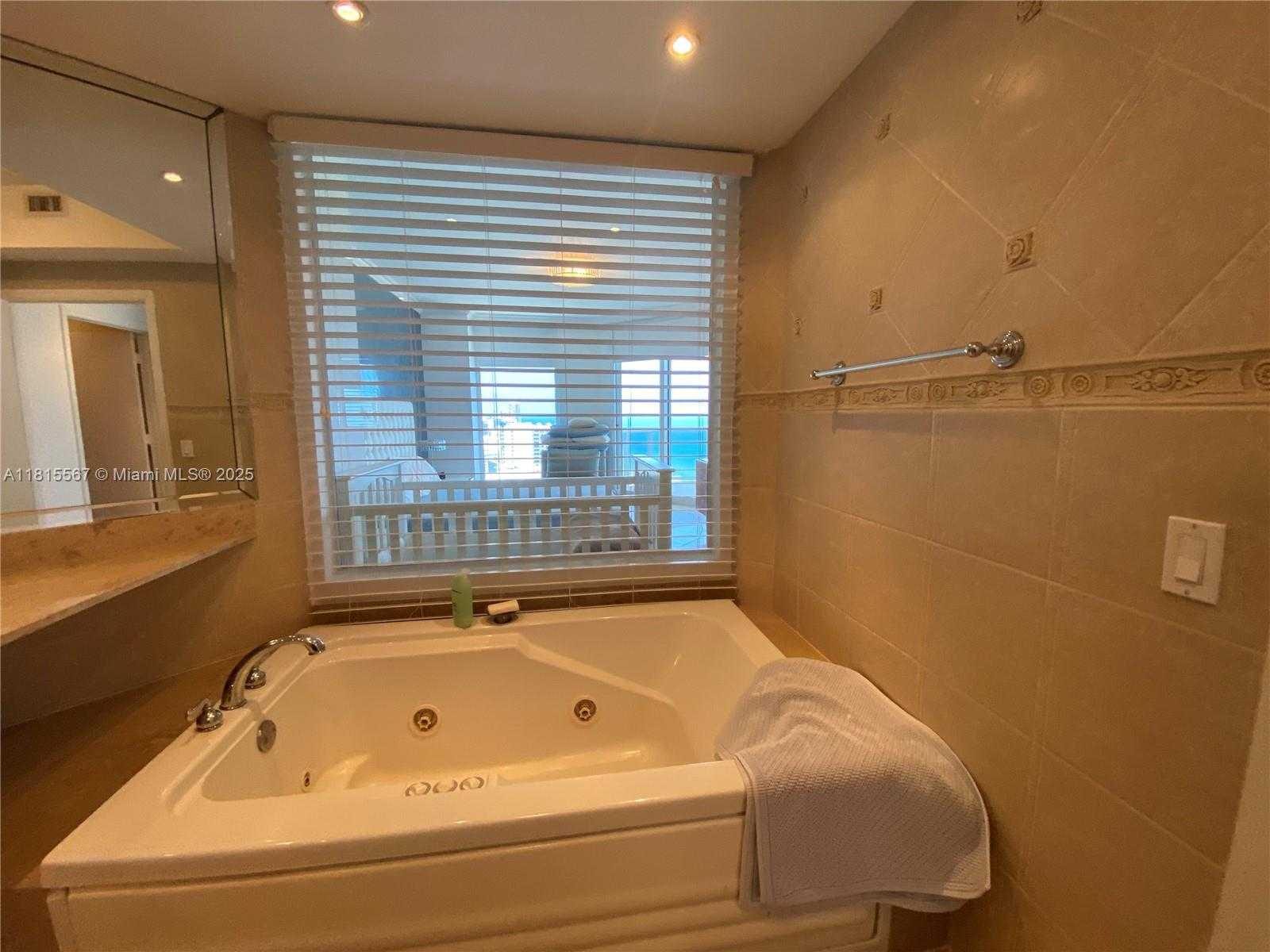 Small Image of 4779 COLLINS AV #3008, Miami Beach Number 25