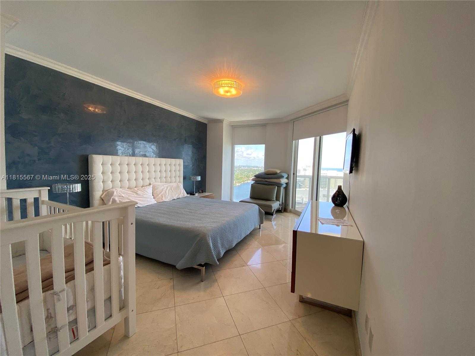 Small Image of 4779 COLLINS AV #3008, Miami Beach Number 26