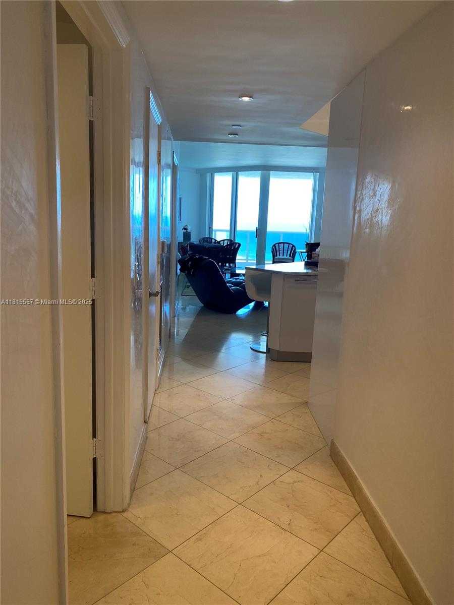 Small Image of 4779 COLLINS AV #3008, Miami Beach Number 3