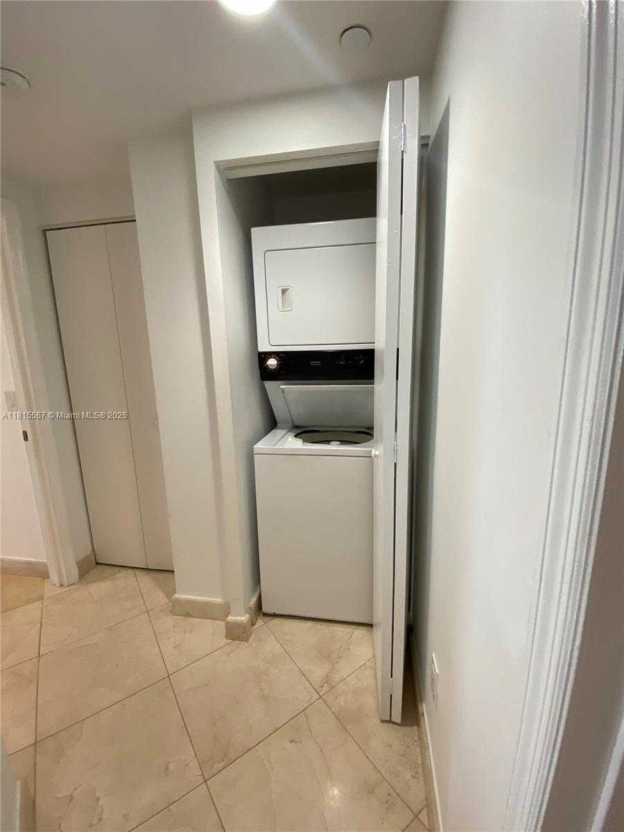 Small Image of 4779 COLLINS AV #3008, Miami Beach Number 7