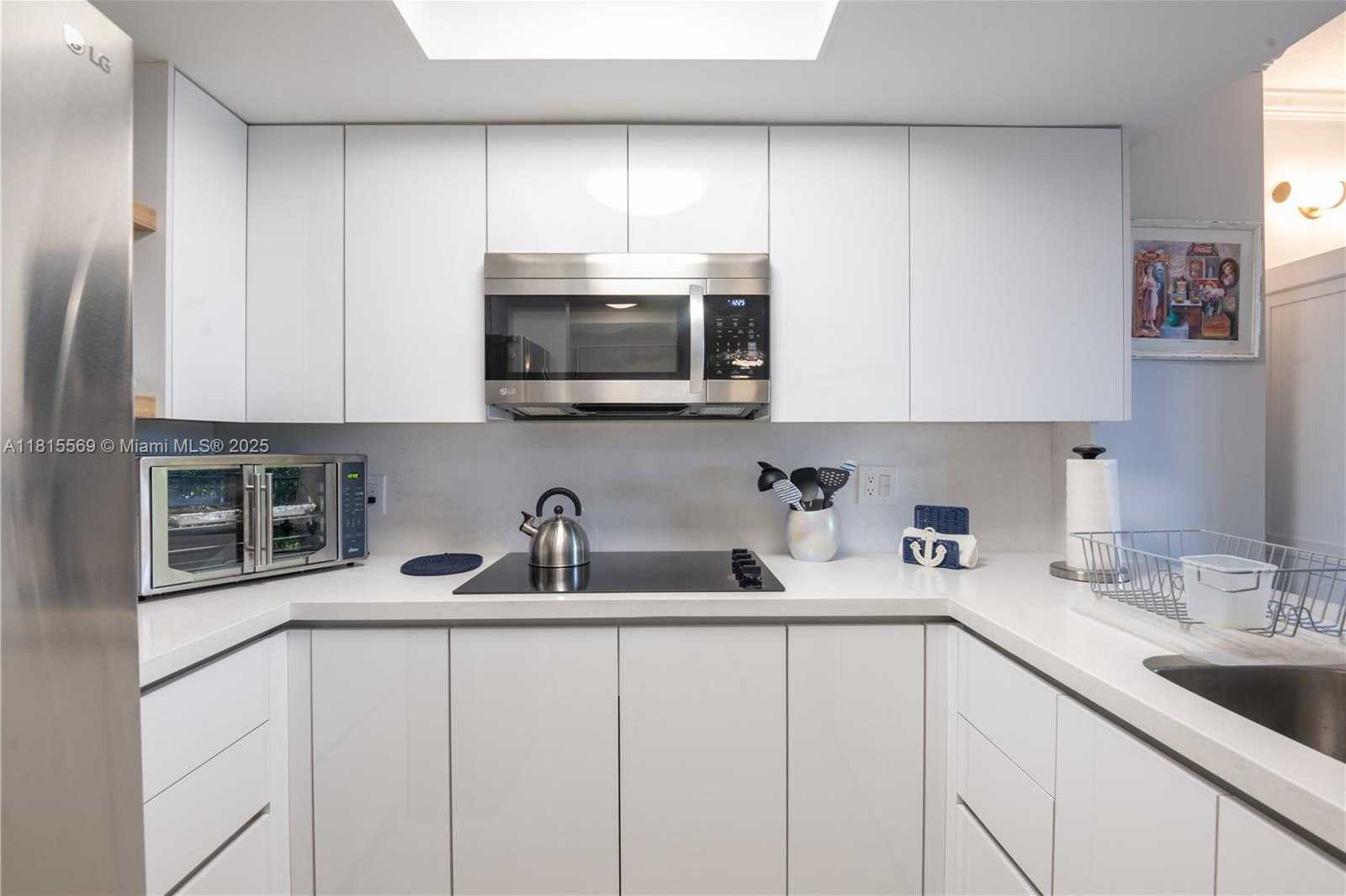 Small Image of 2951 SOUTH BAYSHORE DR #505, Miami Number 3