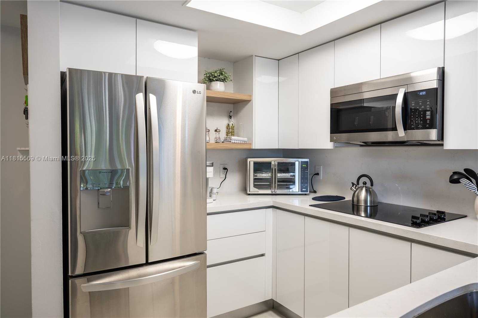 Small Image of 2951 SOUTH BAYSHORE DR #505, Miami Number 4