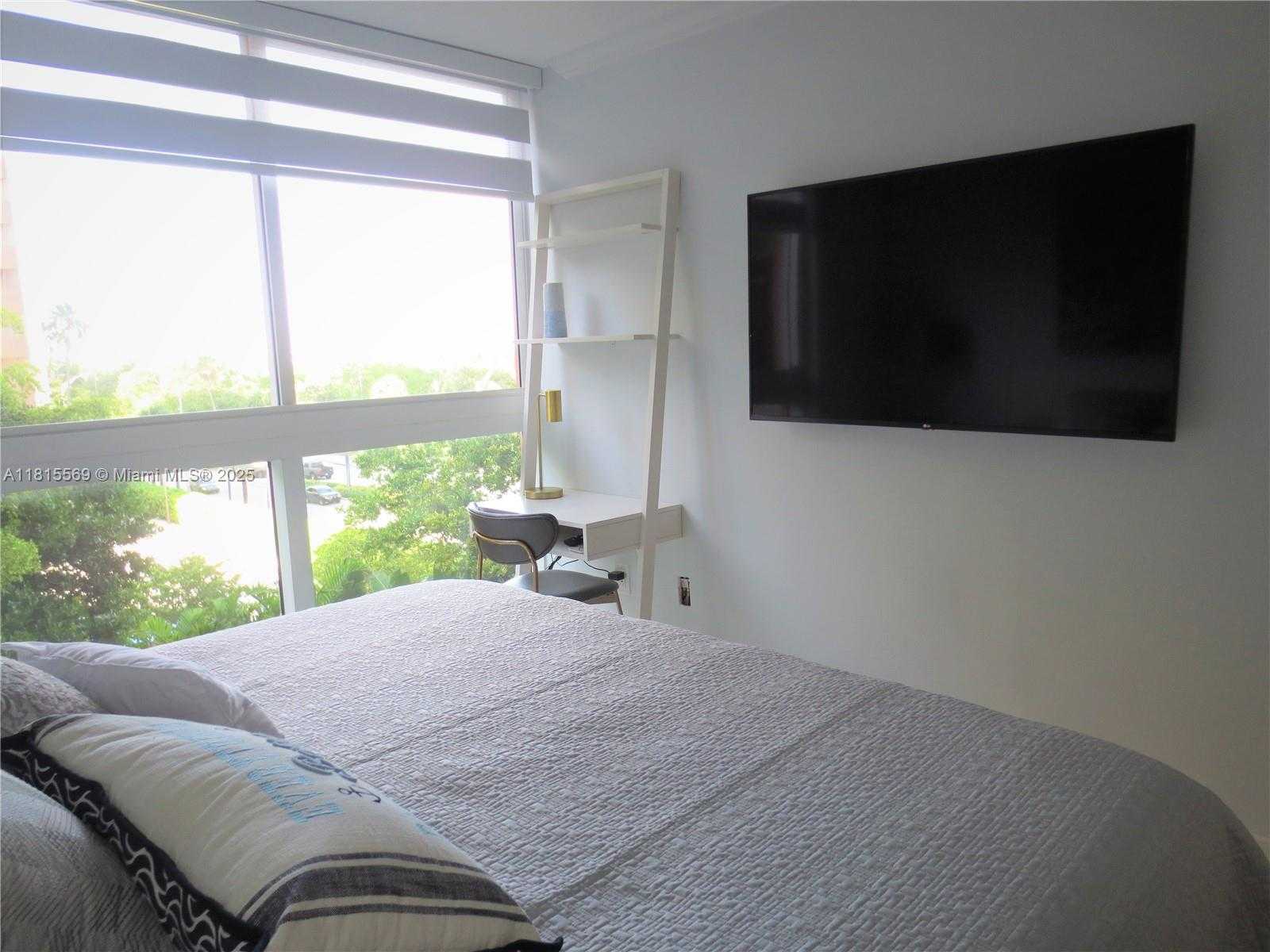 Small Image of 2951 SOUTH BAYSHORE DR #505, Miami Number 9