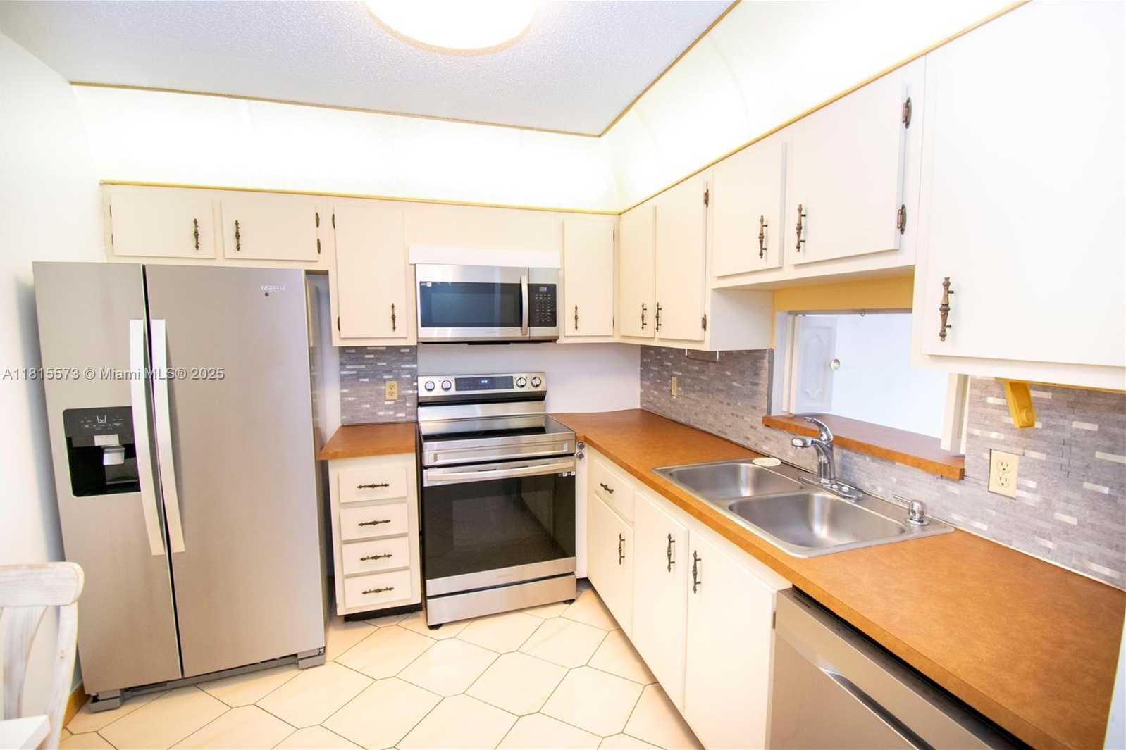 Small Image of 130 SOUTH SHORE #2F, Miami Beach Number 2
