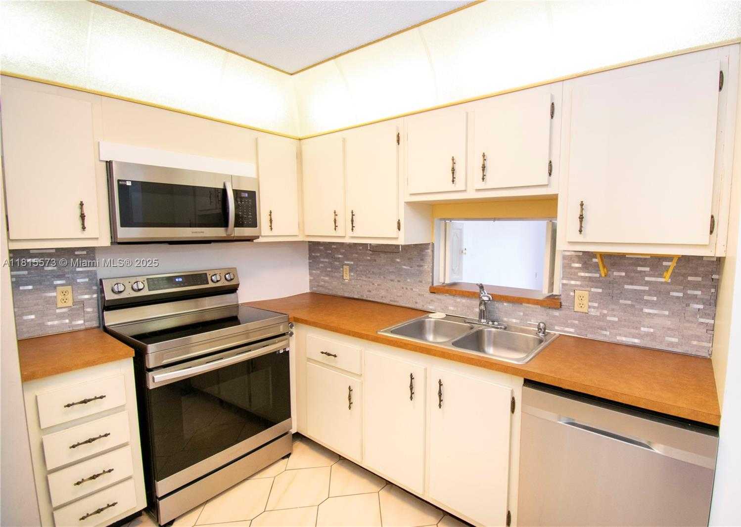 Small Image of 130 SOUTH SHORE #2F, Miami Beach Number 3