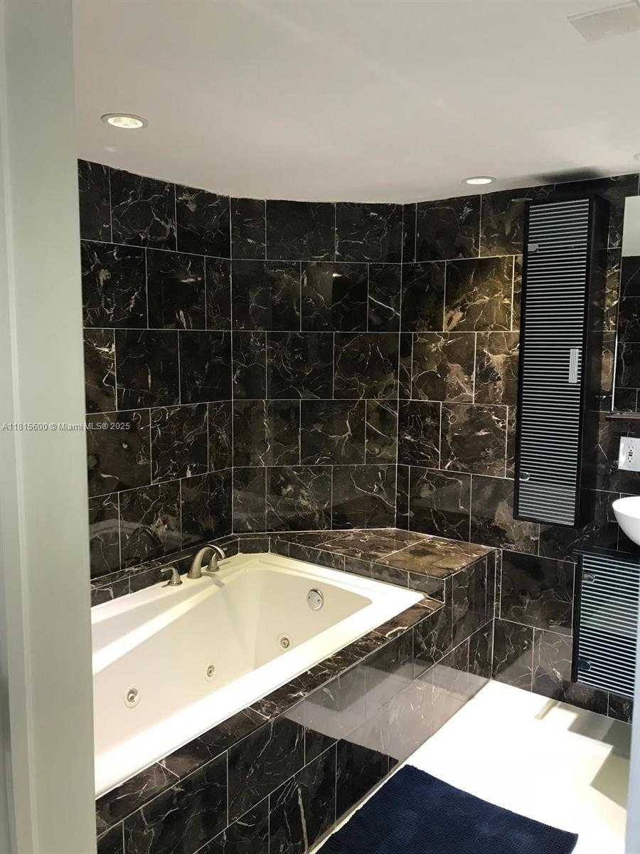 Small Image of 1717 NORTH BAYSHORE DR #A-3646, Miami Number 11