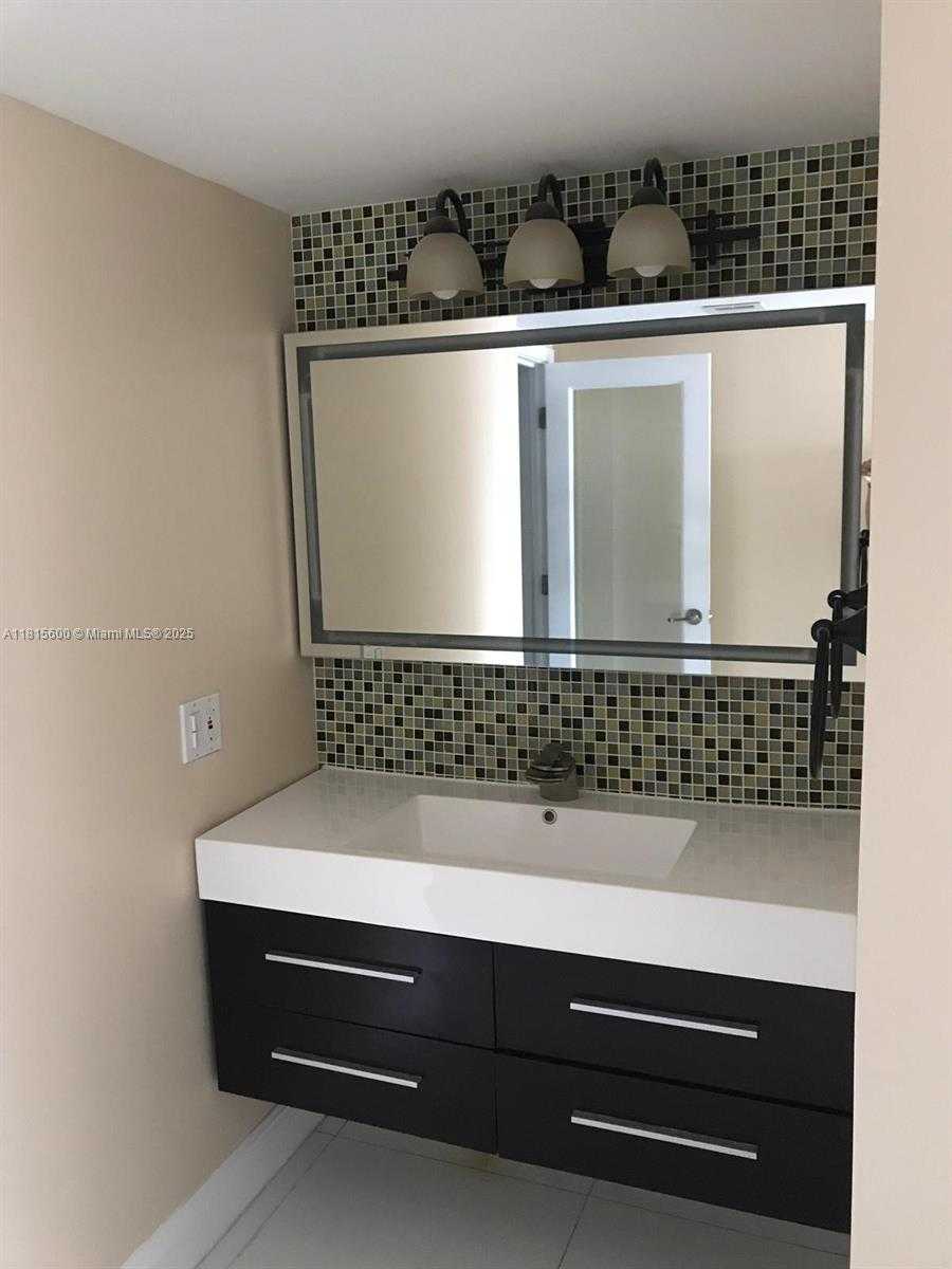 Small Image of 1717 NORTH BAYSHORE DR #A-3646, Miami Number 15